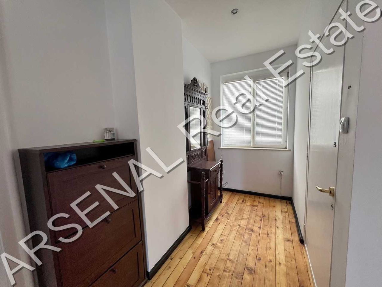 Дава се под наем Етаж от къща в София, Център - 120 кв.м за 1050 € - Снимка #1