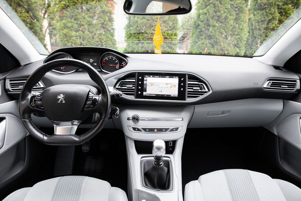 Peugeot308~Navigație~Senzori parcare~Cameră masalier~Interior deosebit