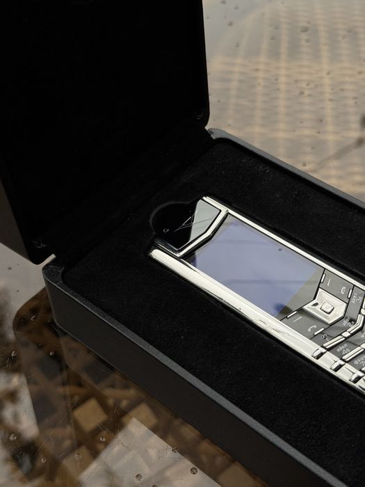 В наличии телефон VERTU