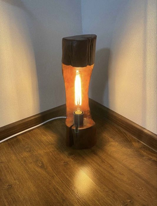 Lampă rustică din lemn de frasin