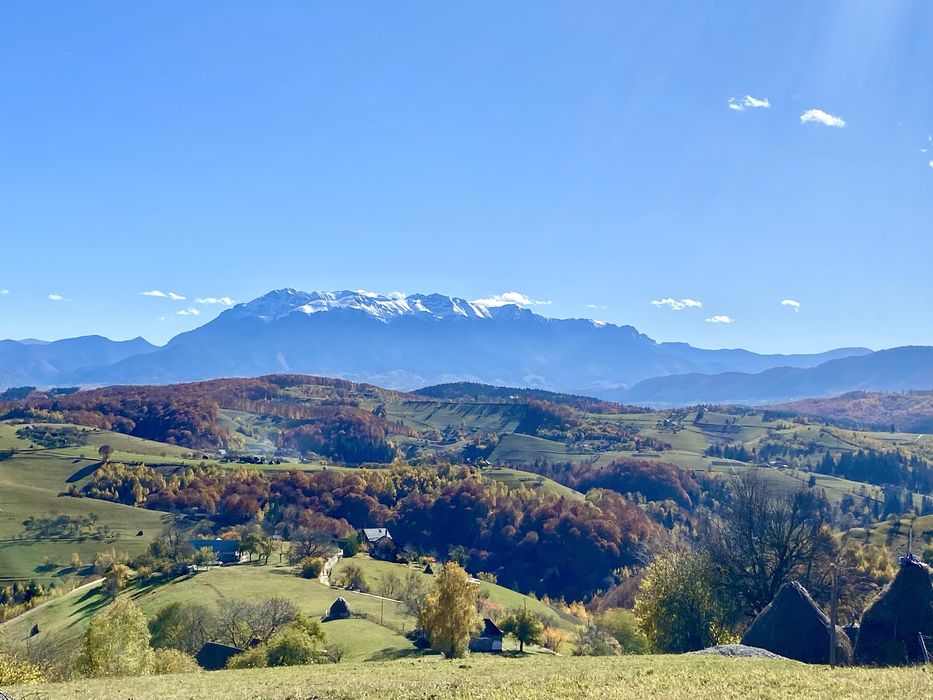 Vand teren intravilan cu priveliste deosebita