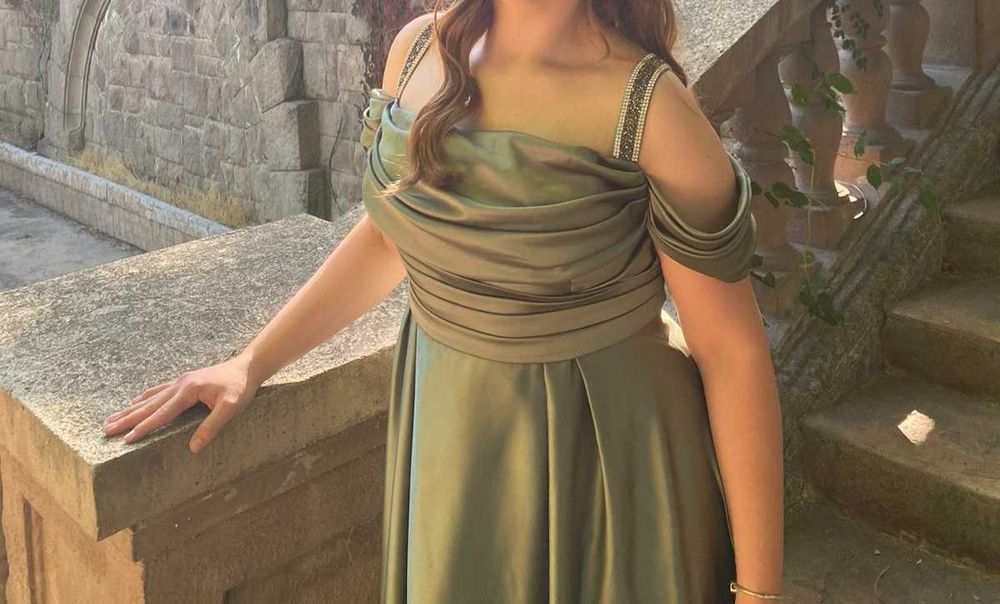 Официална сатенена рокля