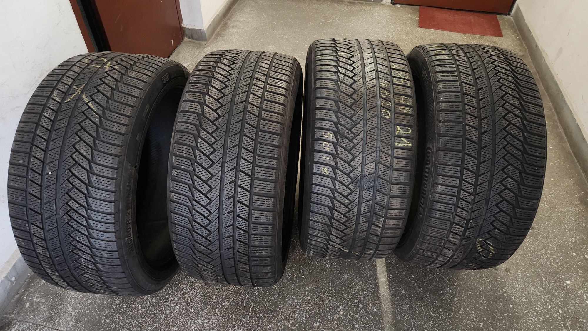 Continental TS850 зимни, перфектни 285 40 21,  DOT4620, 5.7 мм грайфер