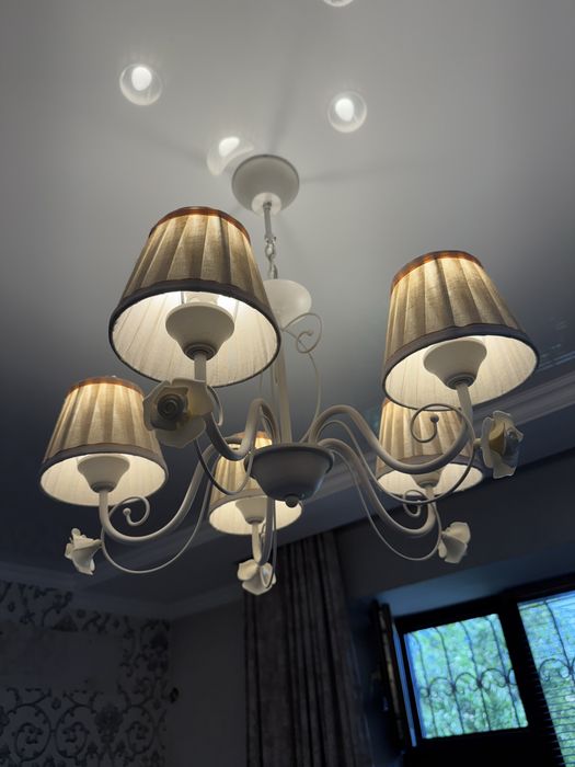 Люстра для спальни