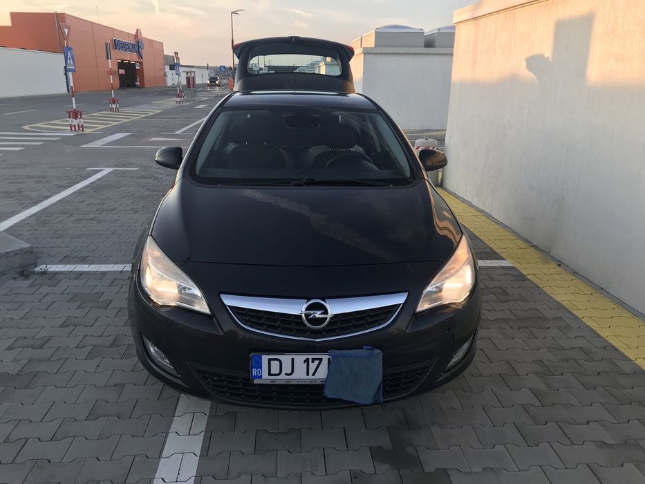 Opel Astra J an fabricatie 2011 cu GPL