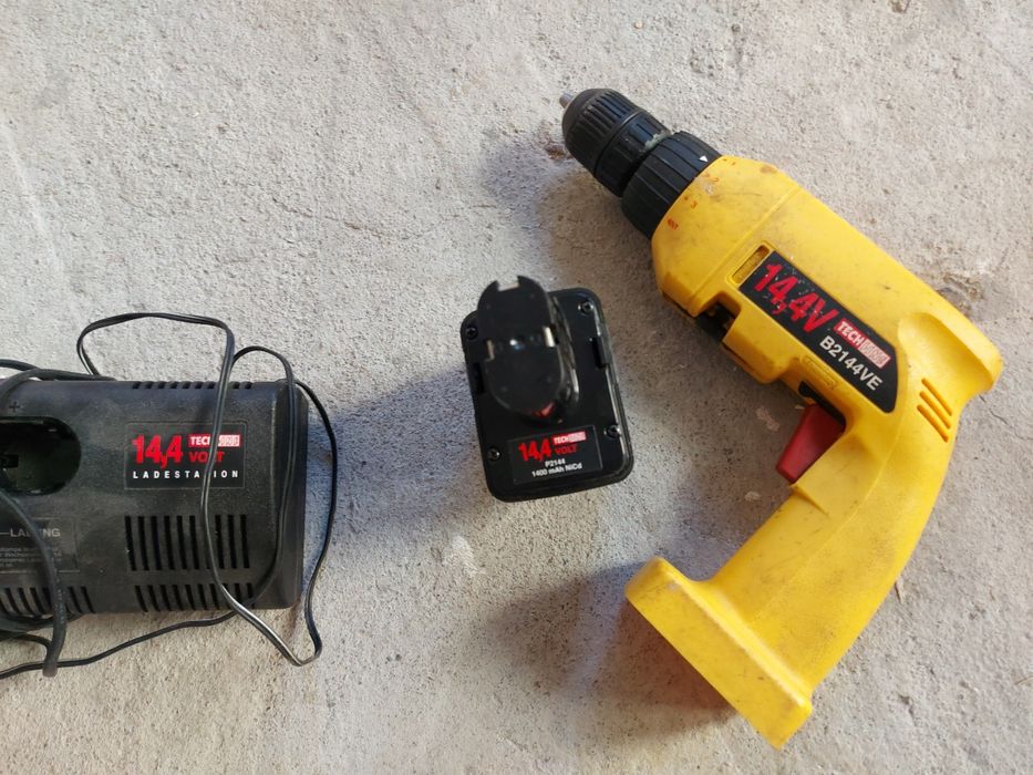 Bormasina cu acumulator și geanta makita