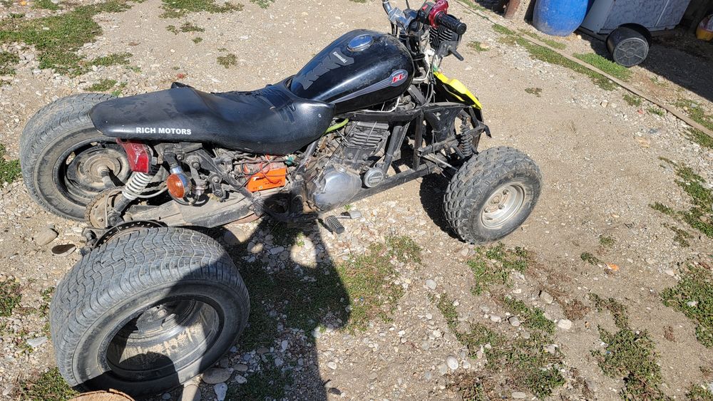 Atv kawasaki 250cc 2 cilindri vând schimb