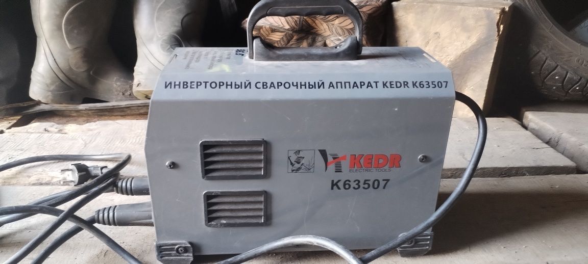 Продам  инвенторный сварочный аппарат kedr