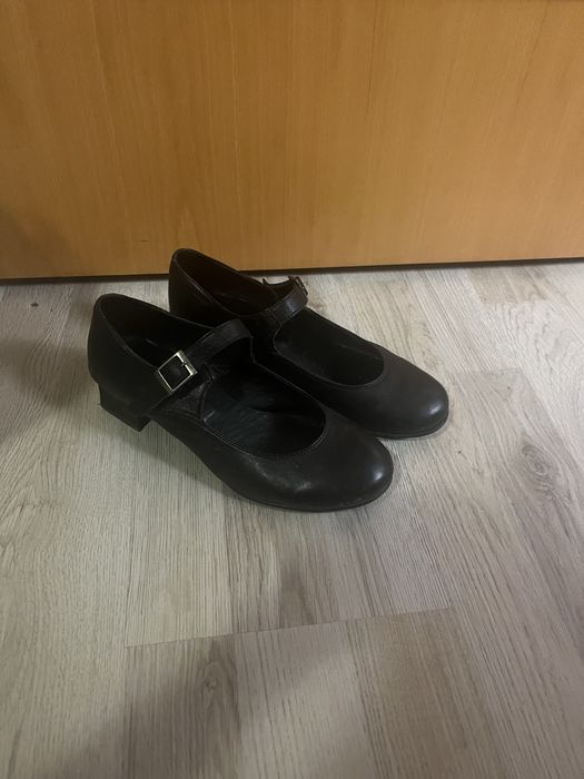 Скарпини за народни танци