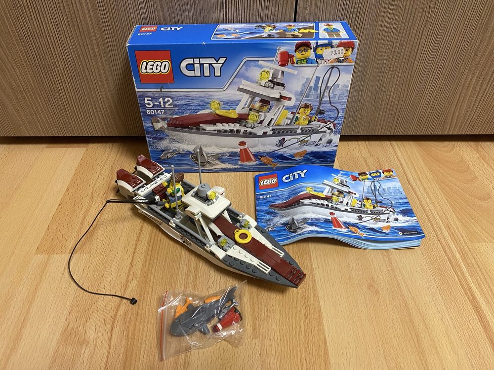 LEGO CITY 60147 Barca de pescuit set constructie lego original