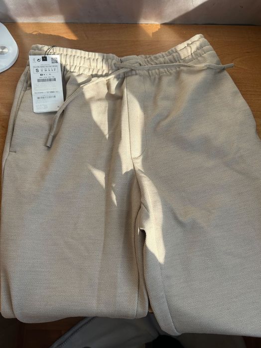 Новые брюки zara бежевые