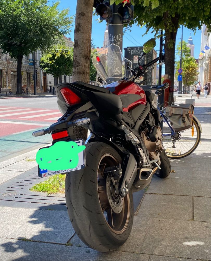 Mă vând la 7900 € – Honda CB650R 2024, e-Clutch, 94 CP, ca nouă
