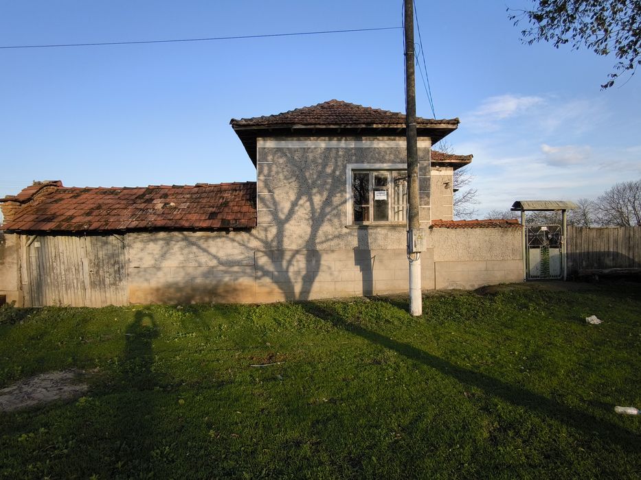 Продава се къща в с.Подайва ул.Струма 27