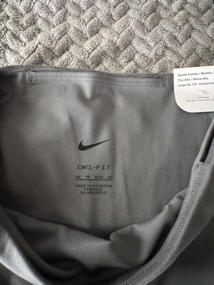 Nike оригинален НОВ дамски клин XS размер