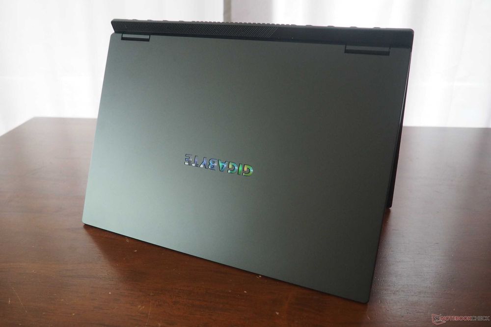 SIGILAT Ultra GAMING Gigabyte Intel Core i7 13620H 16GB RTX 5060