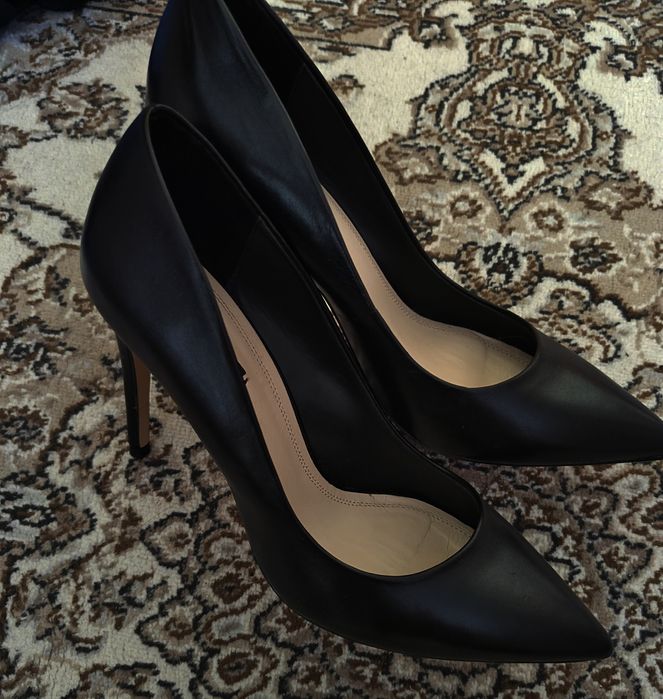 Черные женские туфли
