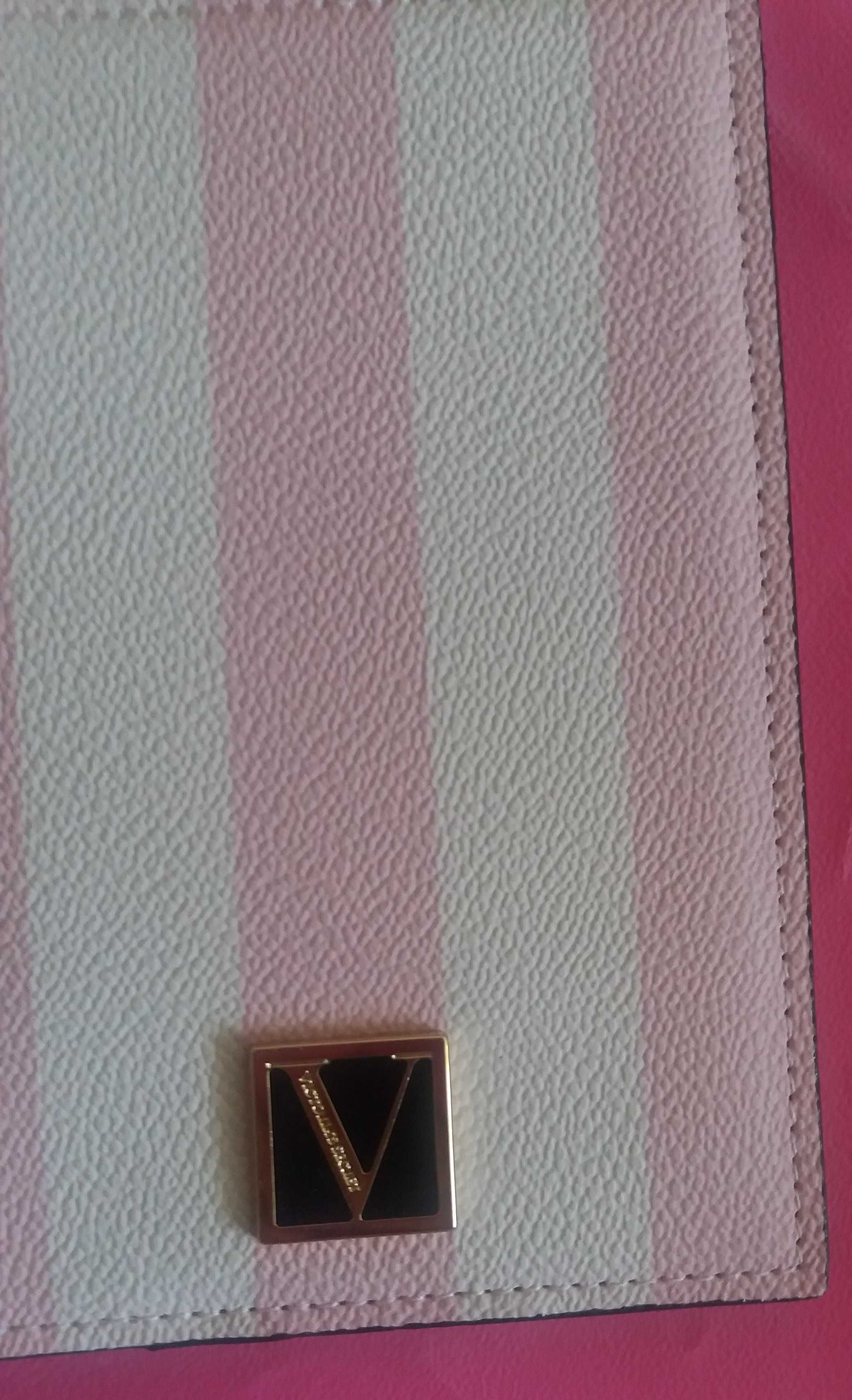 Калъф за международен паспорт Victoria Secret