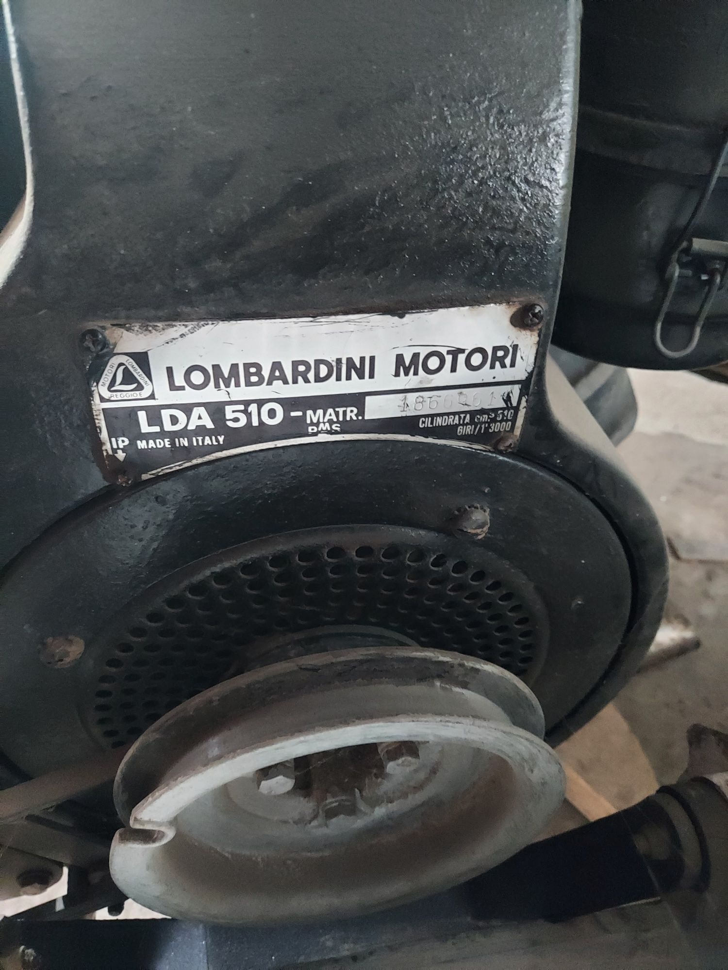 Motocultor freza și remorca