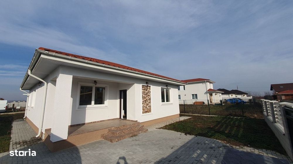 Casa dintre lacuri, Crevedia, cartier nou.