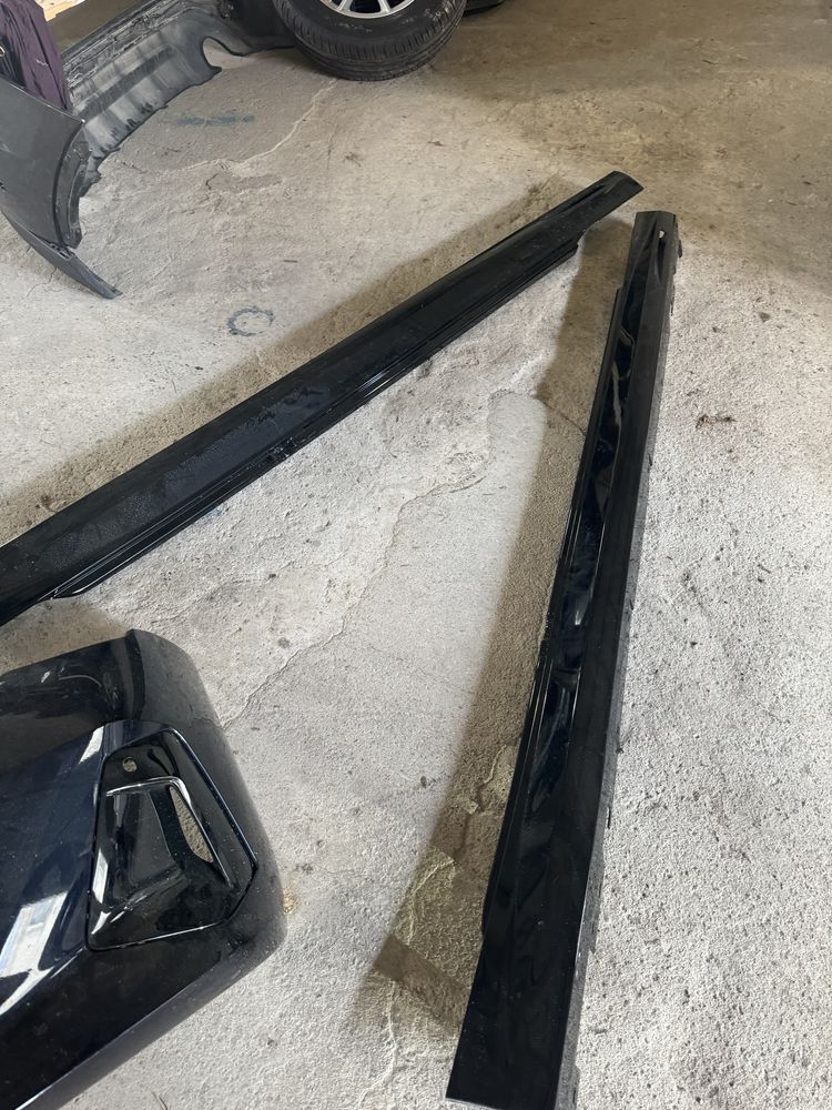 Bmw g60 2024 g 520 i налични предна броня прагове и задна броня
