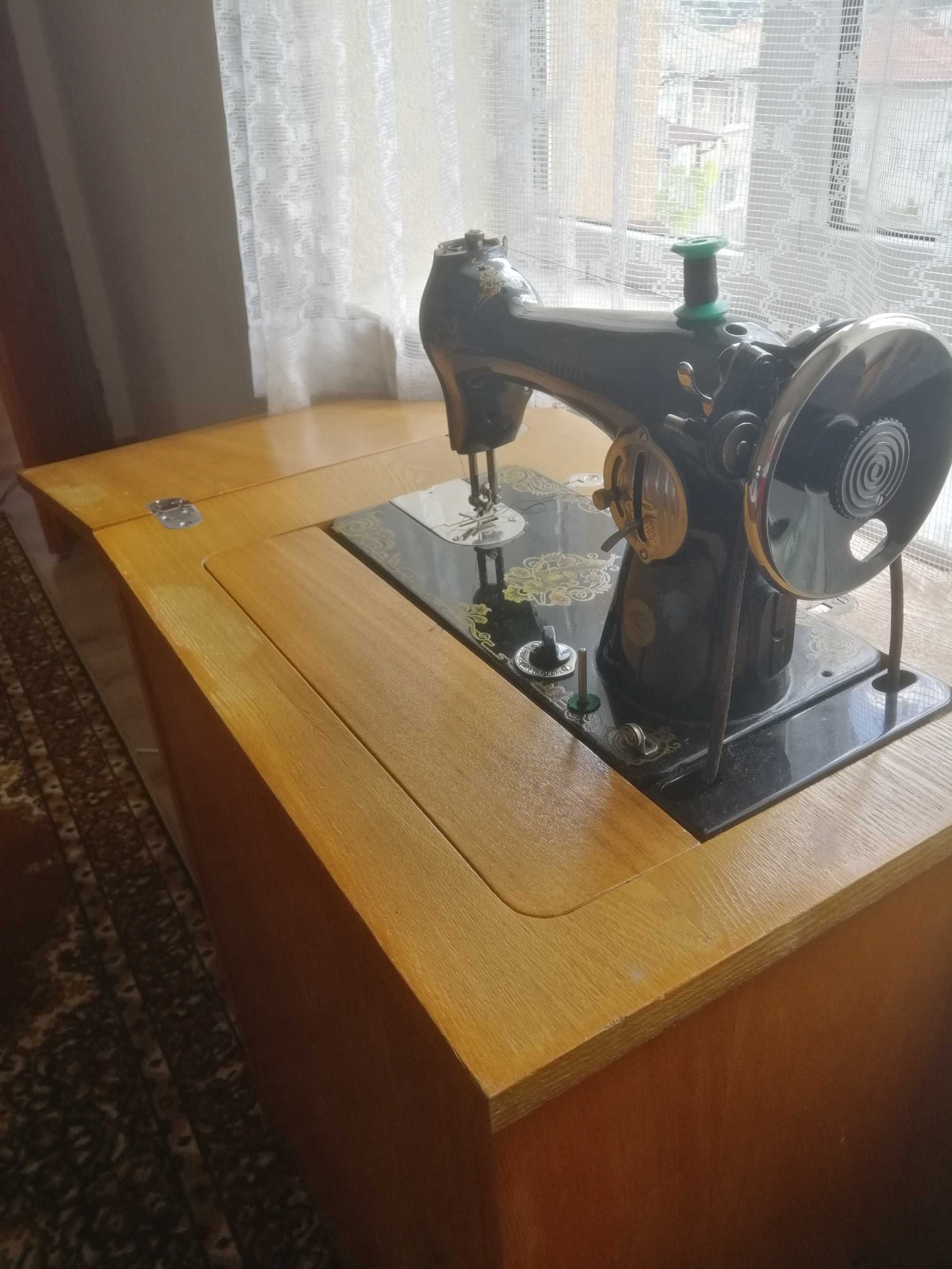 Продавам шевна машина Union