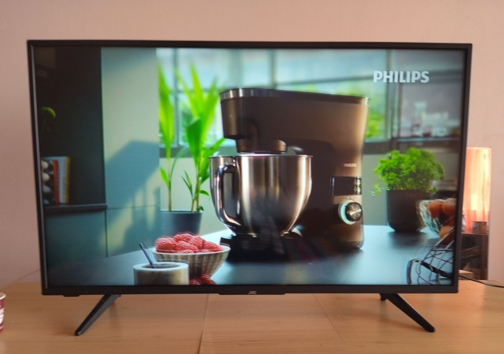 43" смарт телевизор JVC - перфектен