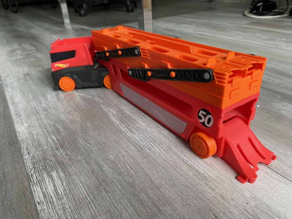 Писта, гараж, паркинг Hot Wheels, Fisher Price, Burago