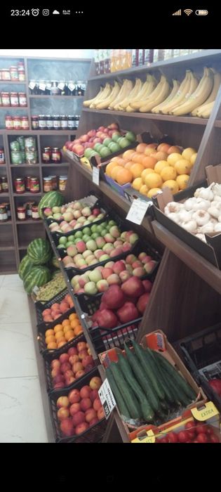 Продавам 2 бр.стелажи.