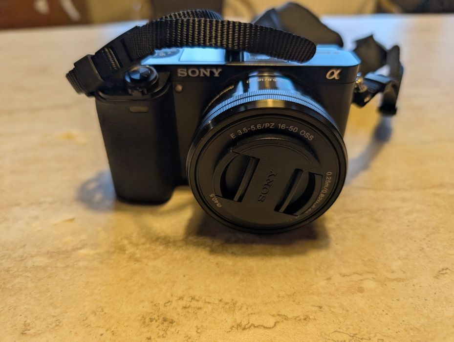 Sony Alpha 6000 obiectiv 16-50mm