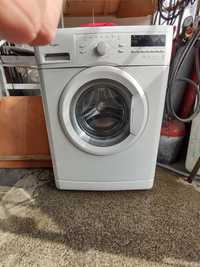 Продавам основно отремонтирана пералня с три месеца гаранция