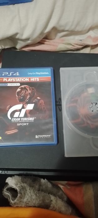 Vand /schimb ps4 slim si 6 jocuri 1 controler    pe un calculator