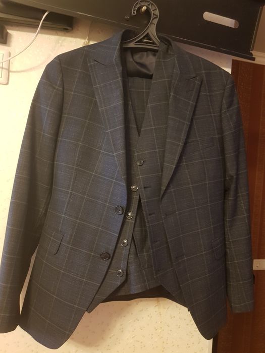 Продам троика костюм