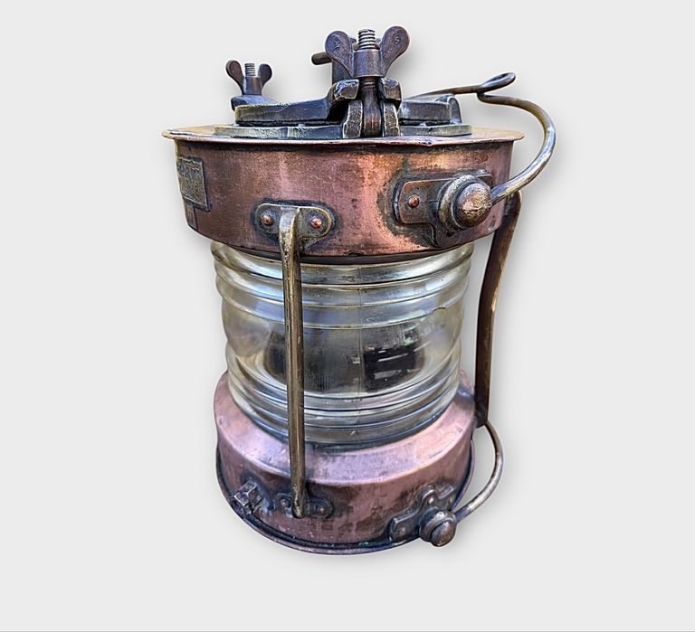 Lampa iluminat si avertizare maritima design inedit