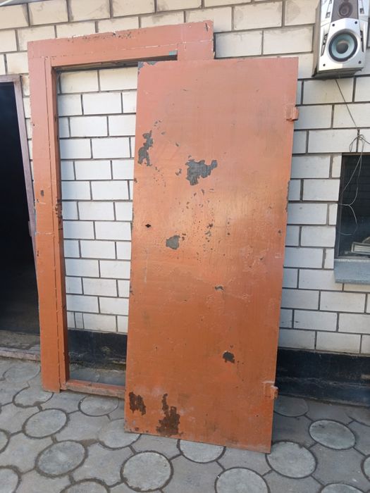 Продам железную дверь