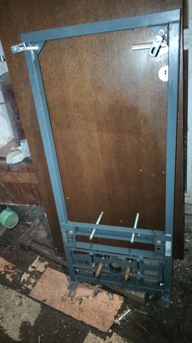 Vând obiecte sanitare și calorifere