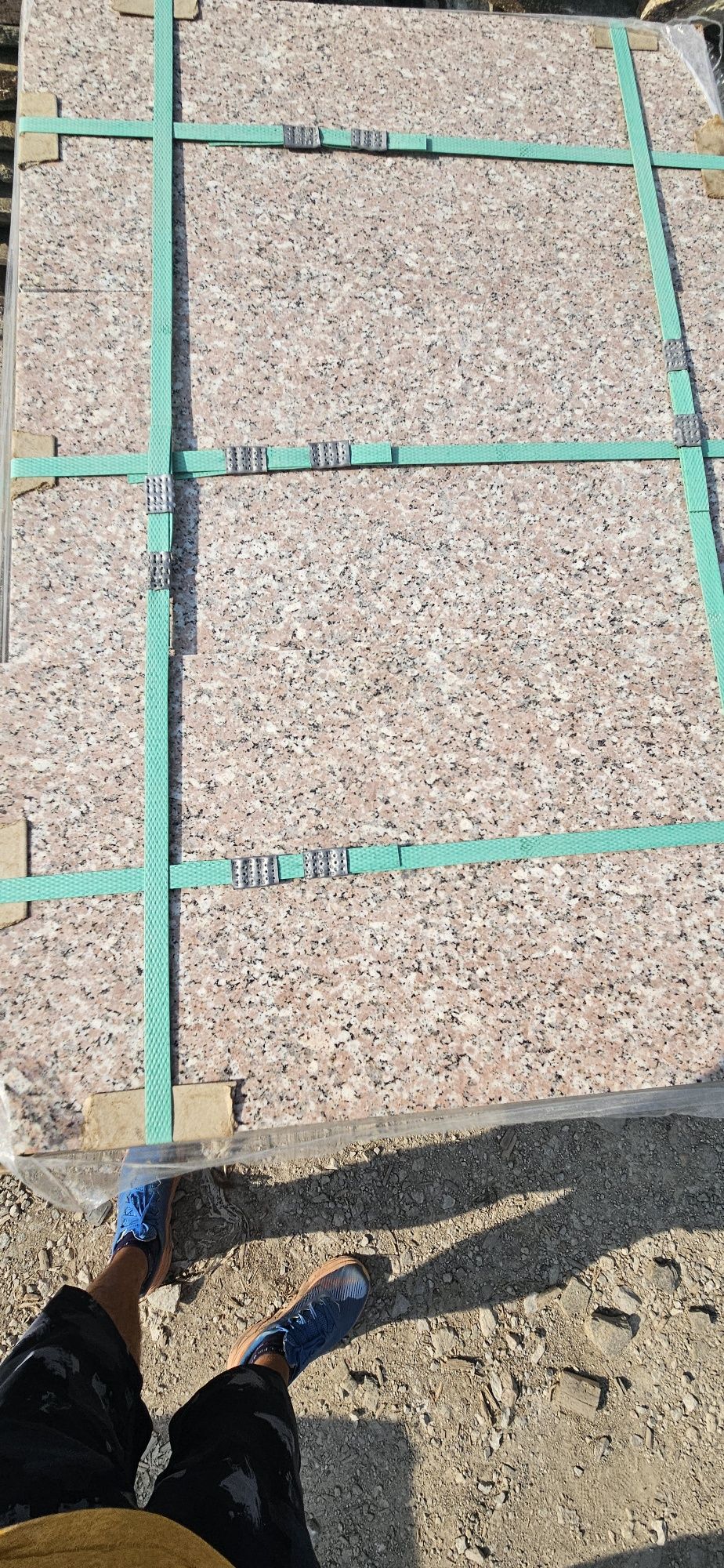 Продавам гранит 60x30х2  термолющен