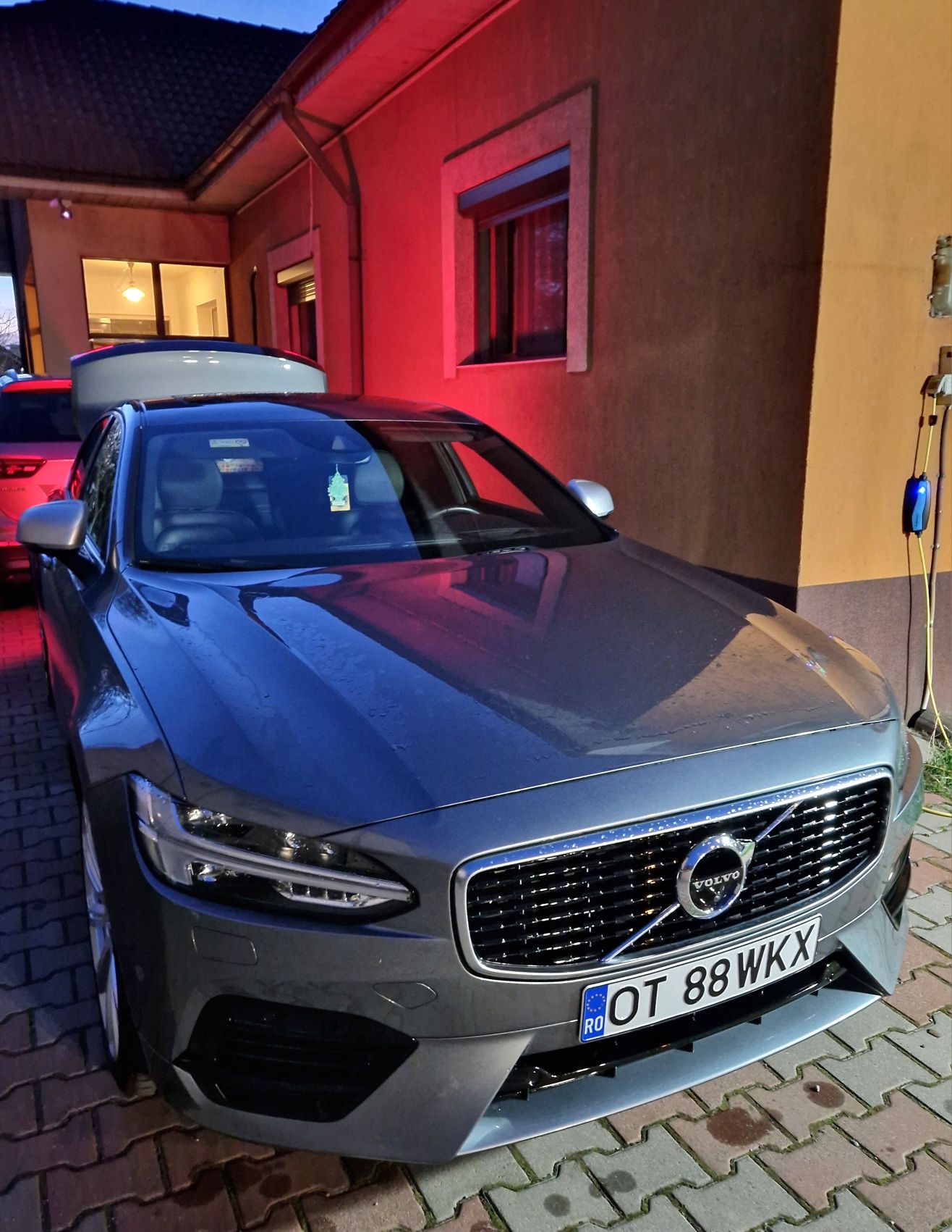 Volvo S90 T8 R-Design Twin-Engine AWD Plug-in Hybrid 392Cp