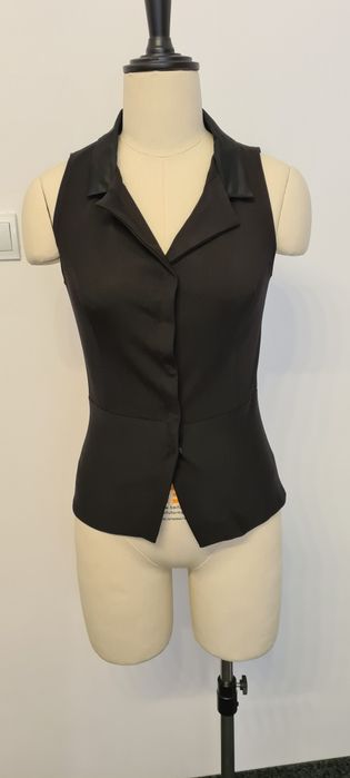 Продавам черен топ- тип елече