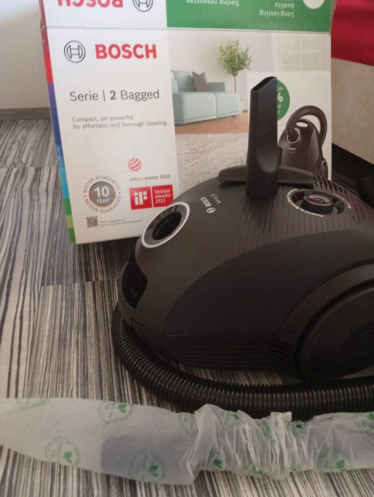 Vând aspirator Bosch nou nouț 400lei.