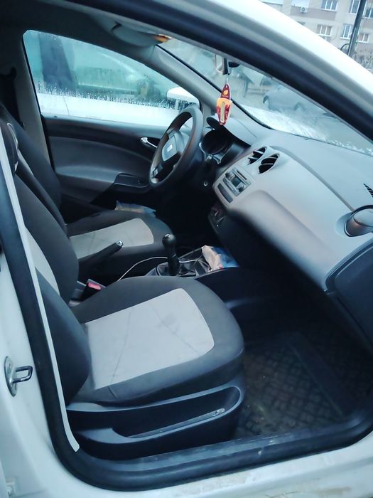 Vând Seat Ibiza 1.2 diesel , defect.