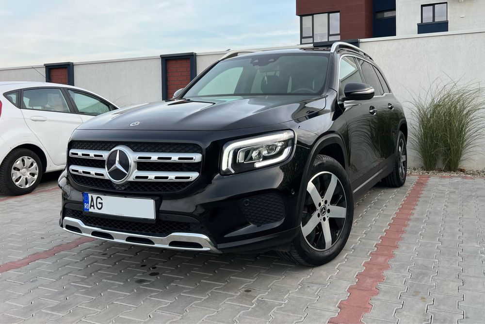 Mercedes GLB 2021 lumini ambientale, lane assist, km reali