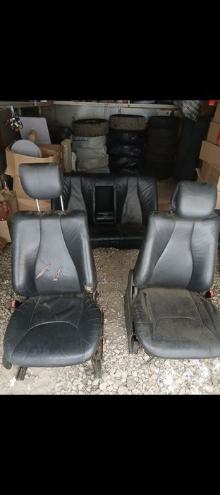 Продам сиденья комплект от мерса 220