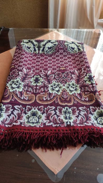 Тежка голяма покривка за маса от едно време 130/180 см