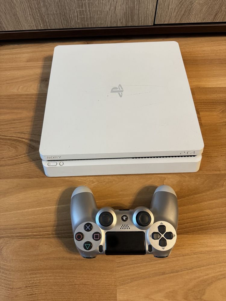 Playstation 4 slim + 35 игри бяла ps4