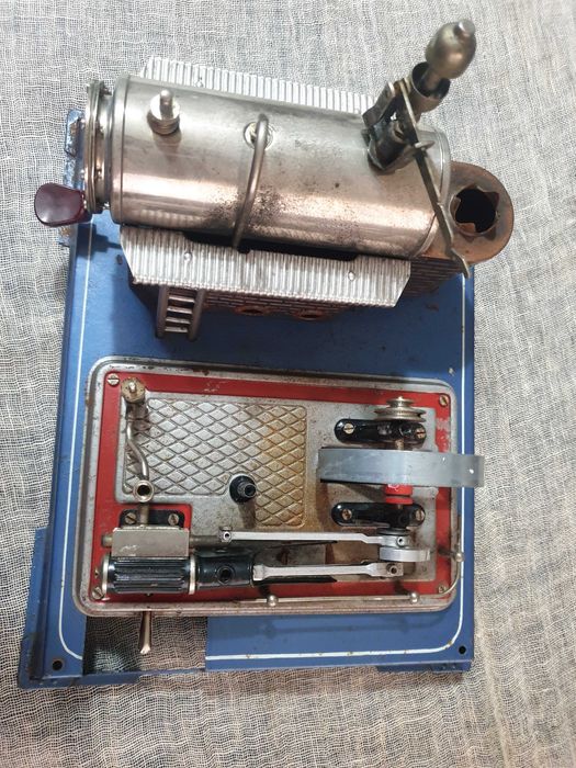 Старинни-  кръчмарска  мелница кафе и Действащ модел  на парна машина