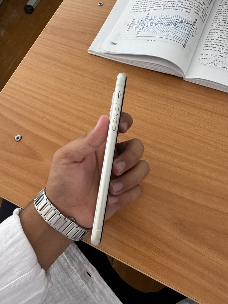 iPhone 11 белый срочно