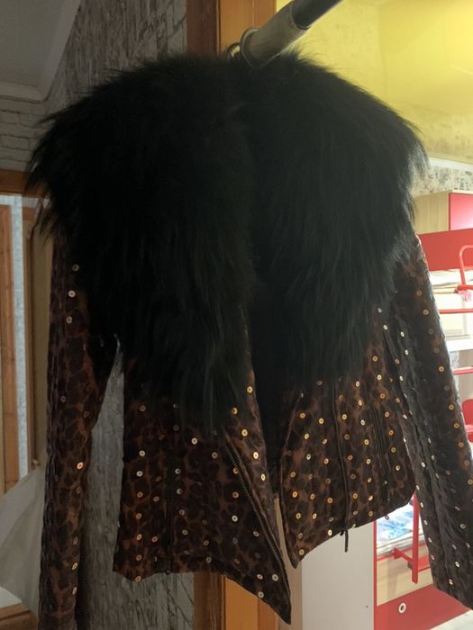 Продам шикарную лаковую куртку