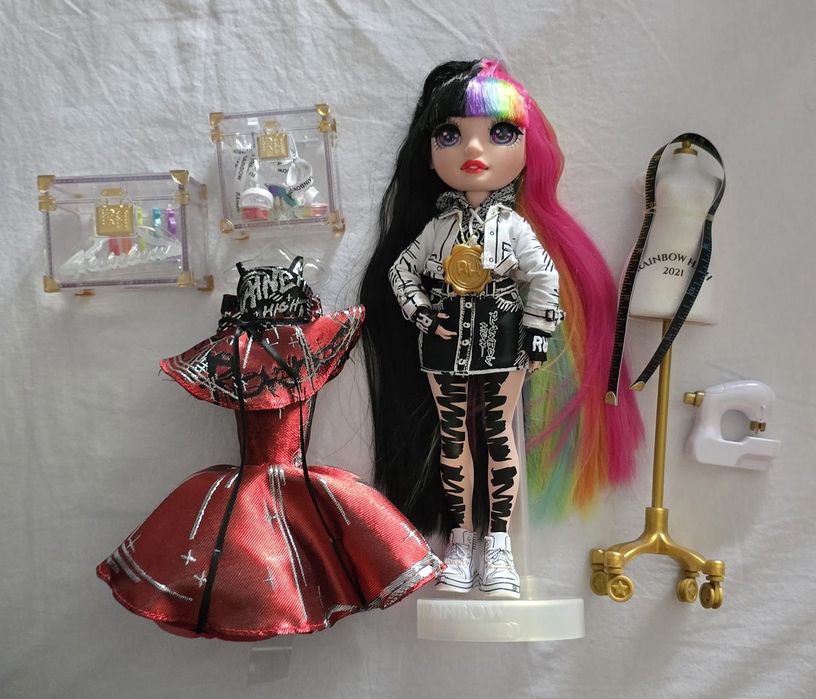 Păpuși Rainbow High