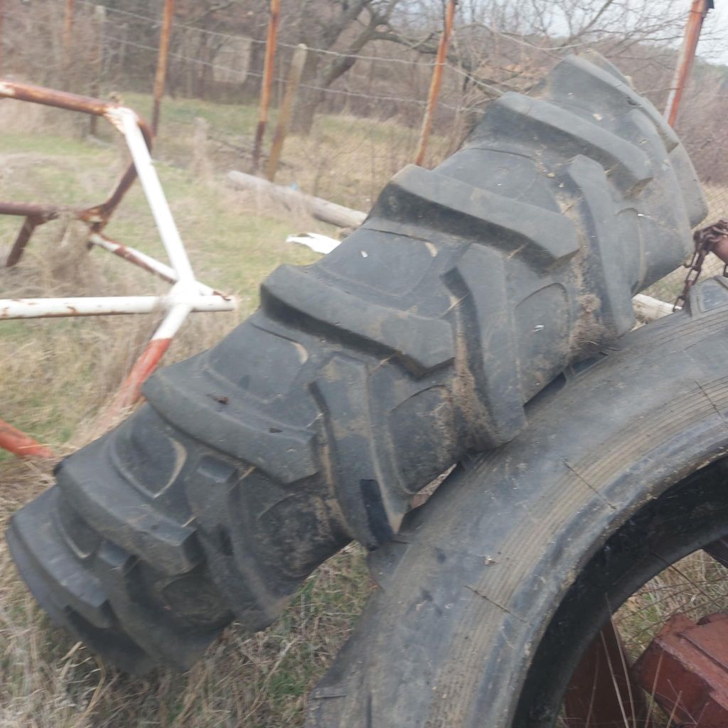 Задна гума за трактор ЮМЗ