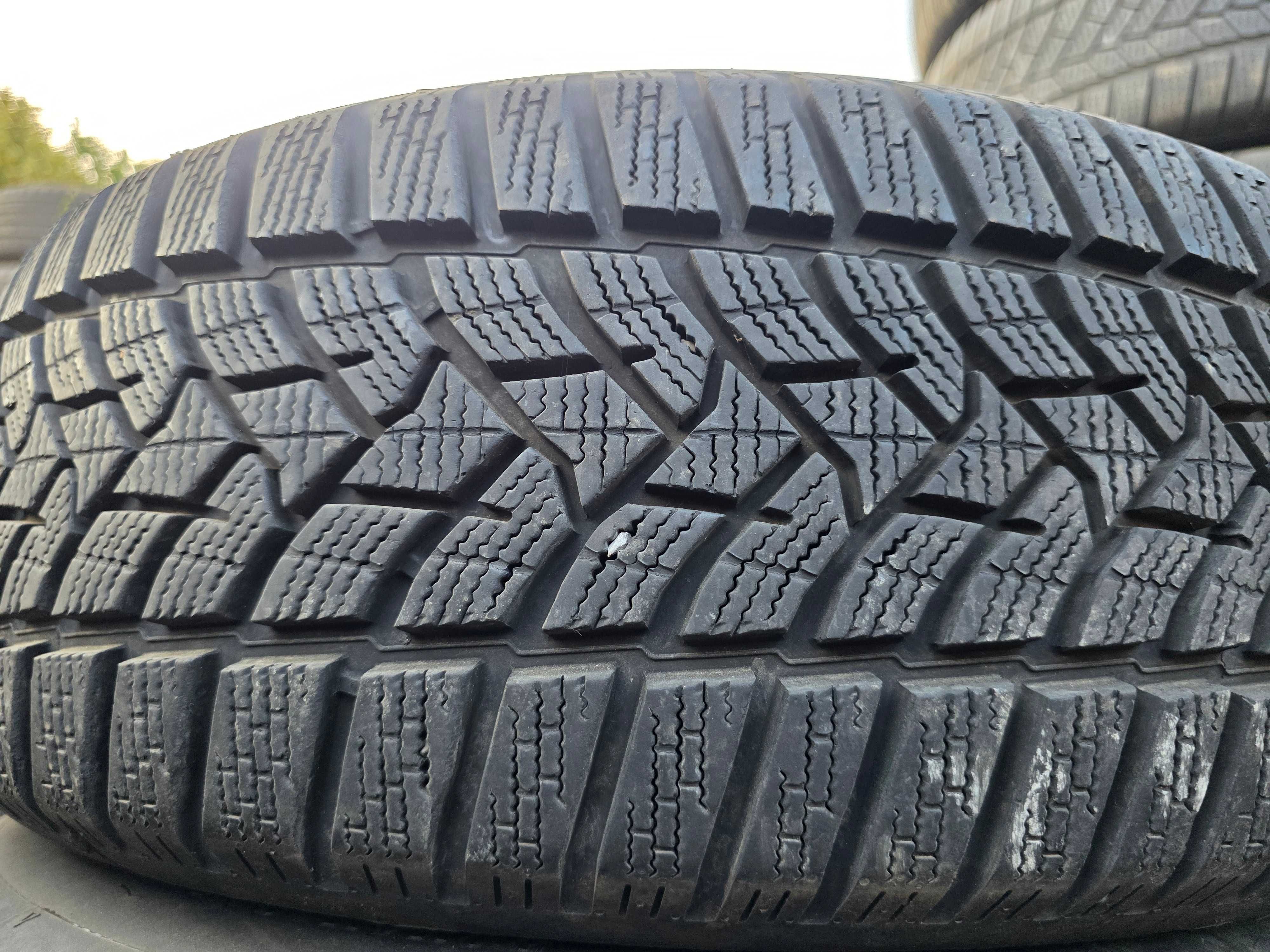 4бр Зимни гуми 215 60 16 - Dunlop